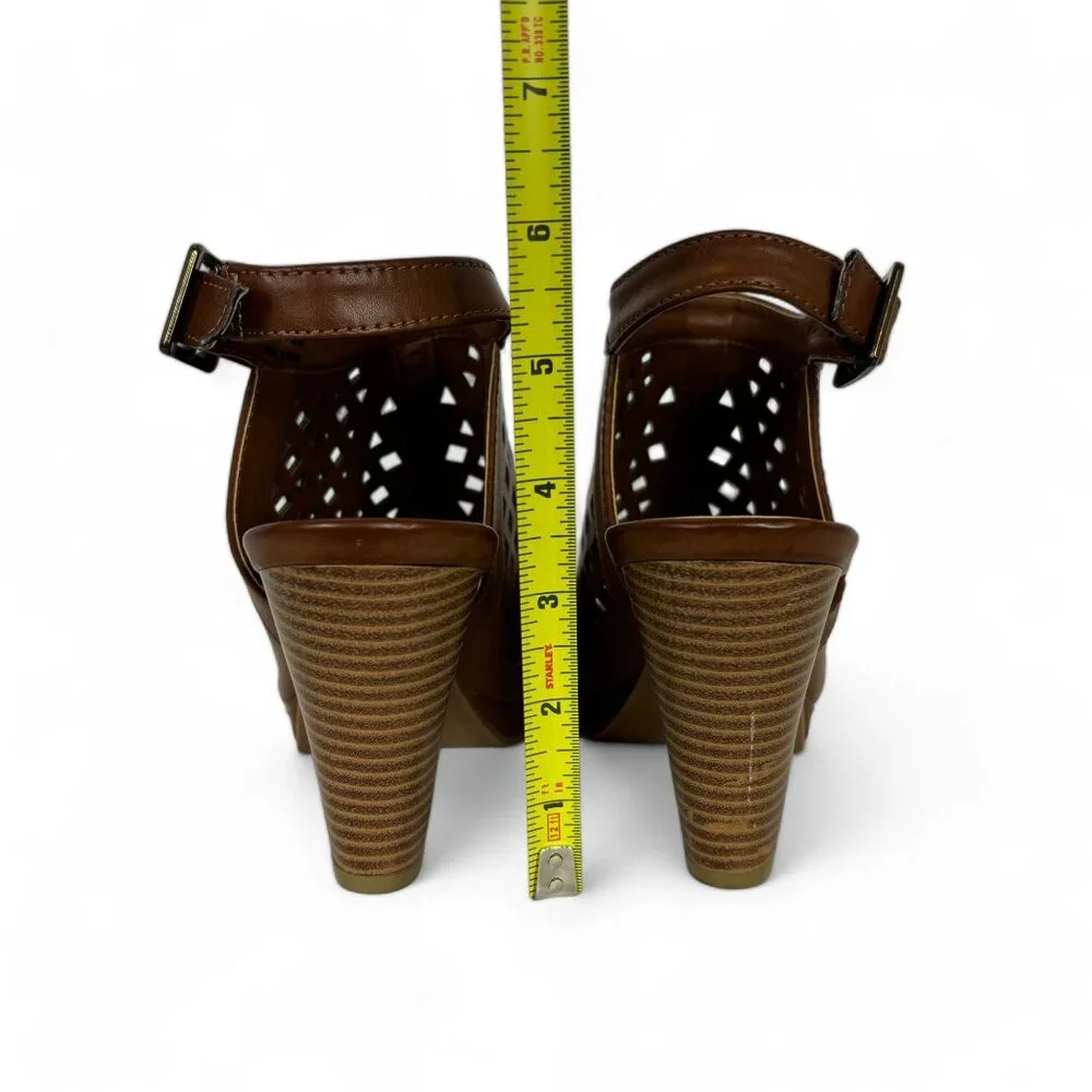 CL BY LAUNDRY Womens Ankle Buckle Sandal Size 7.5M Brown Faux Leather Perforated